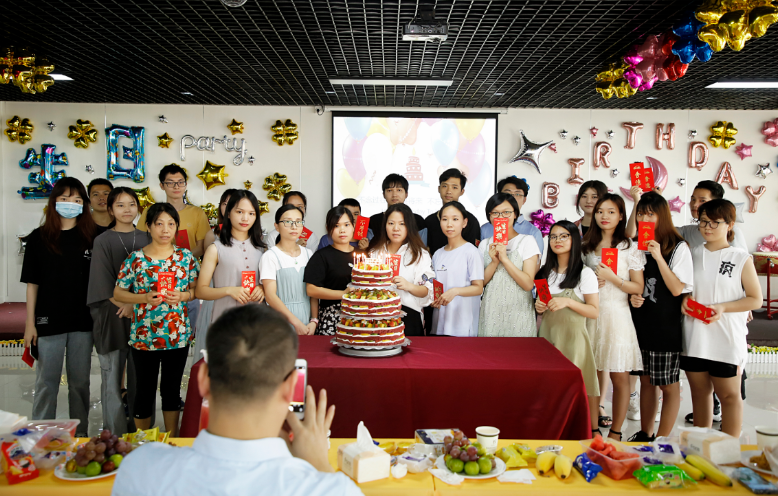 卡轮饰品2020上半年度员工生日联欢会:不念过往,不畏将来,不忘初心